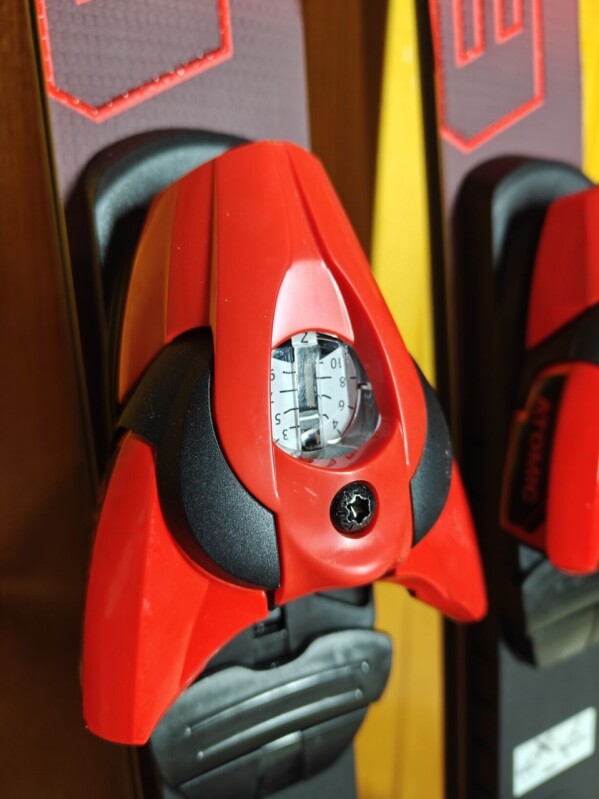 LYŽE ATOMIC REDSTER G9 REVOSHOCK JR FIS 131CM --MODEL 2024--